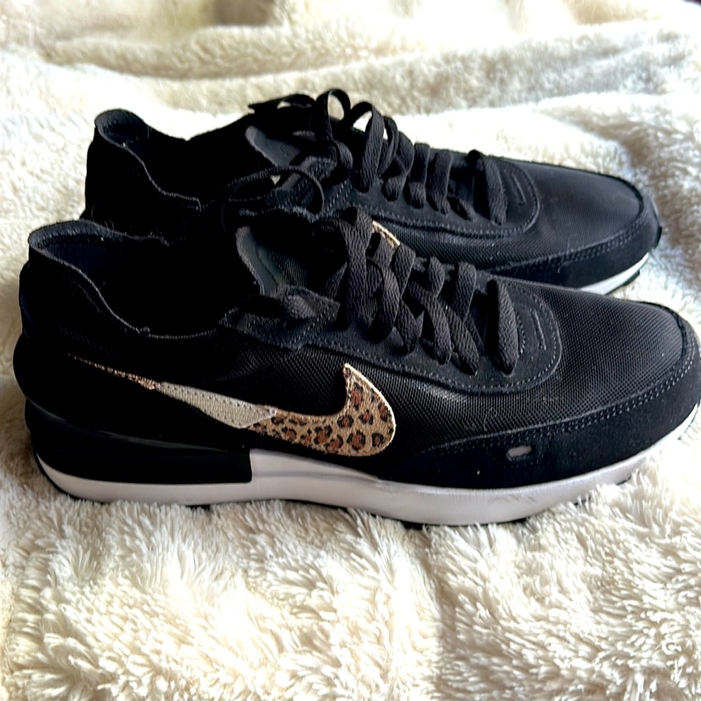 Nike Waffle One walking shoes